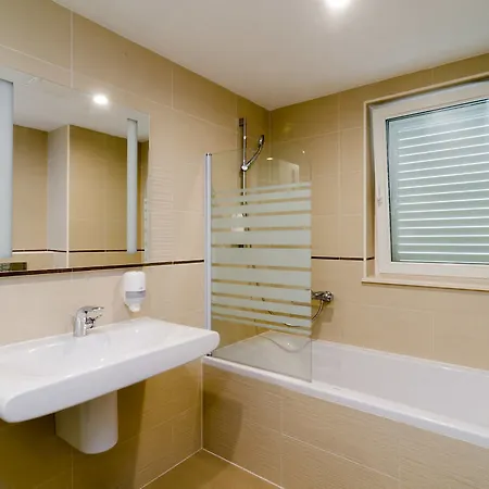 Luxury - L'orangerie Apartment *